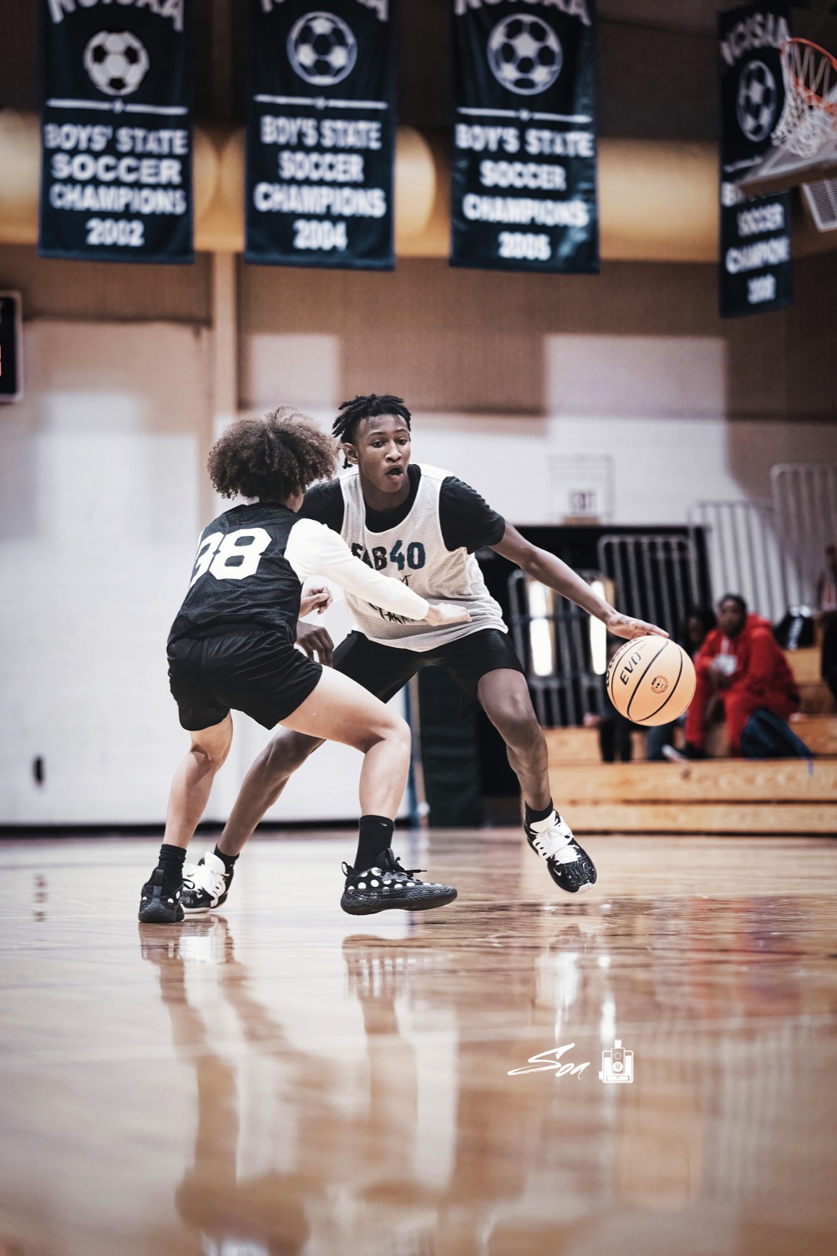 FAB 40 player driving the basketball in 2022